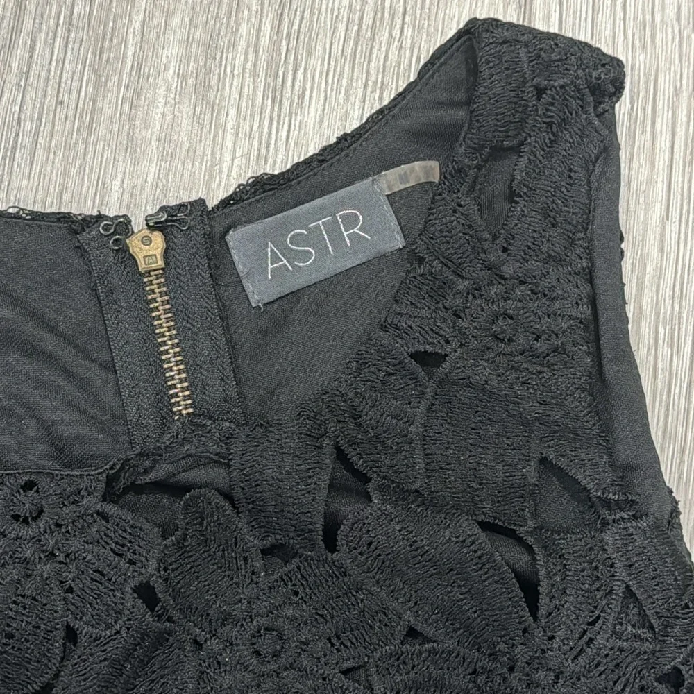 Lace Crochet ASTR The Black Label Women’s Black Sleeveless Midi Dress Medium - Picture 5 of 16